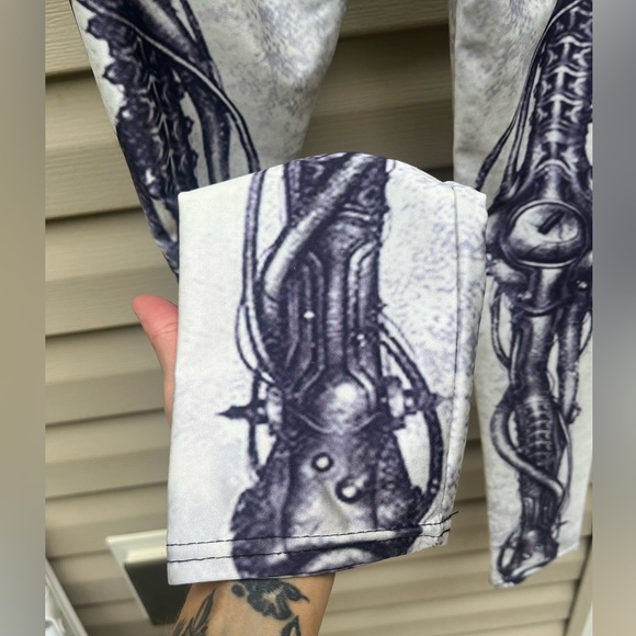 Skeleton Bones Leggings - Picture 8 of 8